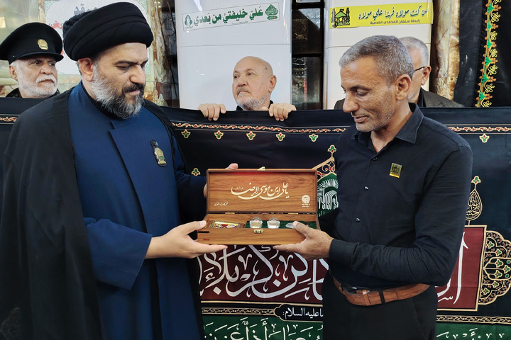 مشارکة قافلة خُدّام الحرم الرضوي الشريف في مسیرة الأربعين الحسيني