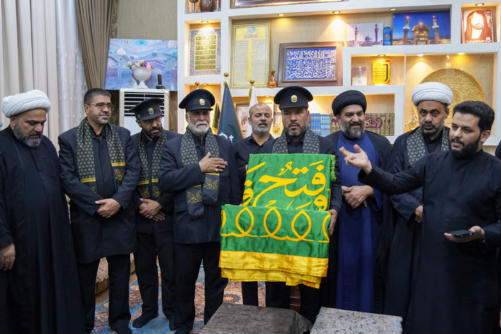 مشارکة قافلة خُدّام الحرم الرضوي الشريف في مسیرة الأربعين الحسيني