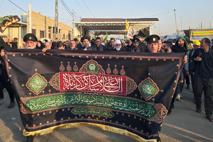 مشارکة متولي العتبة الرضویة المقدسة في مسیرة الأربعین الحسیني