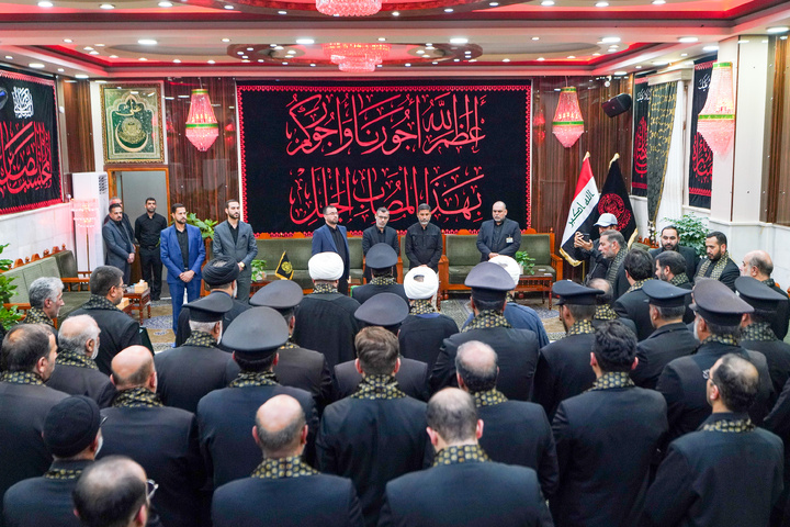 حضور خُدام الحرم الرضوي الشريف في حرم أمير المؤمنين(ع)