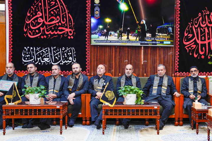 حضور خُدام الحرم الرضوي الشريف في حرم أمير المؤمنين(ع)