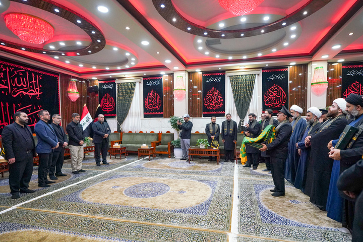 حرم امام رضا(ع) کے خادموں کی حرم امیرالمؤمنین میں حاضری