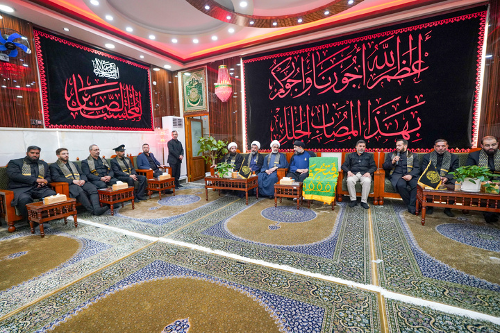 حرم امام رضا(ع) کے خادموں کی حرم امیرالمؤمنین میں حاضری