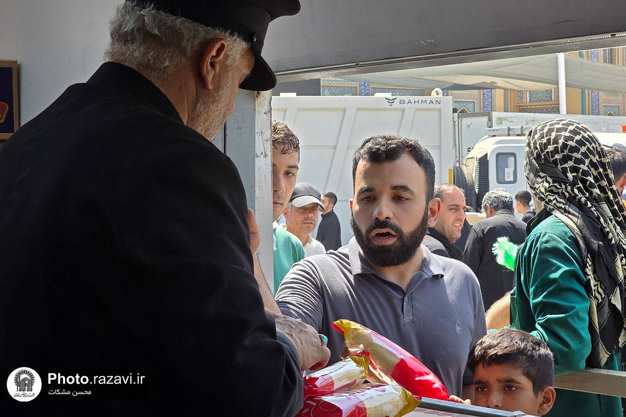 Razavi shoe-keepers serve Arbaeen pilgrims in Kadhimiya