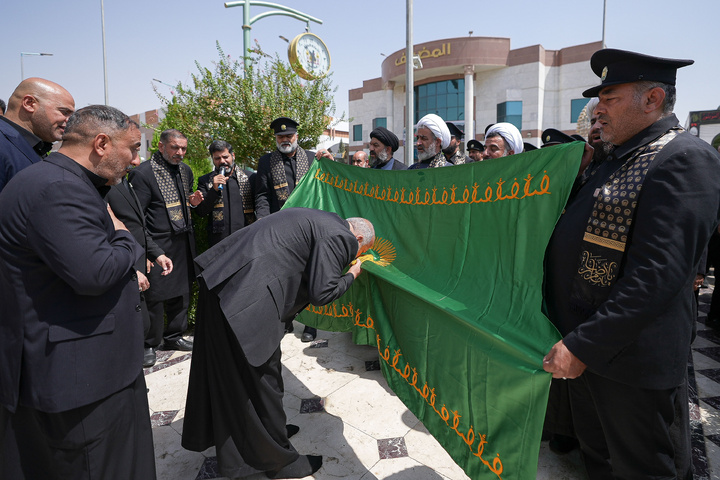 حضور الخدام  في موكب مدینة زائر الإمام الحسن (ع)