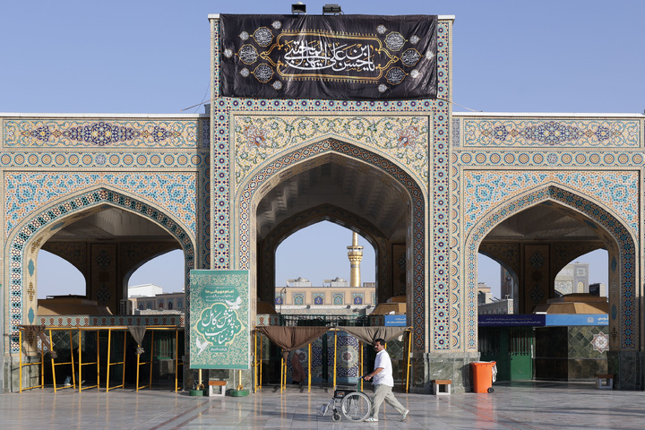 الأماكن الرضوية المقدسة تتشح بلافتات العزاء في العشرة الأخيرة من شهر صفر