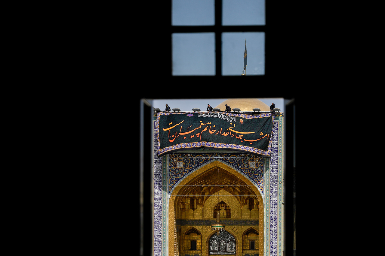 کتیبه آرایی اماکن متبرکه رضوی در دهه پایانی ماه صفر