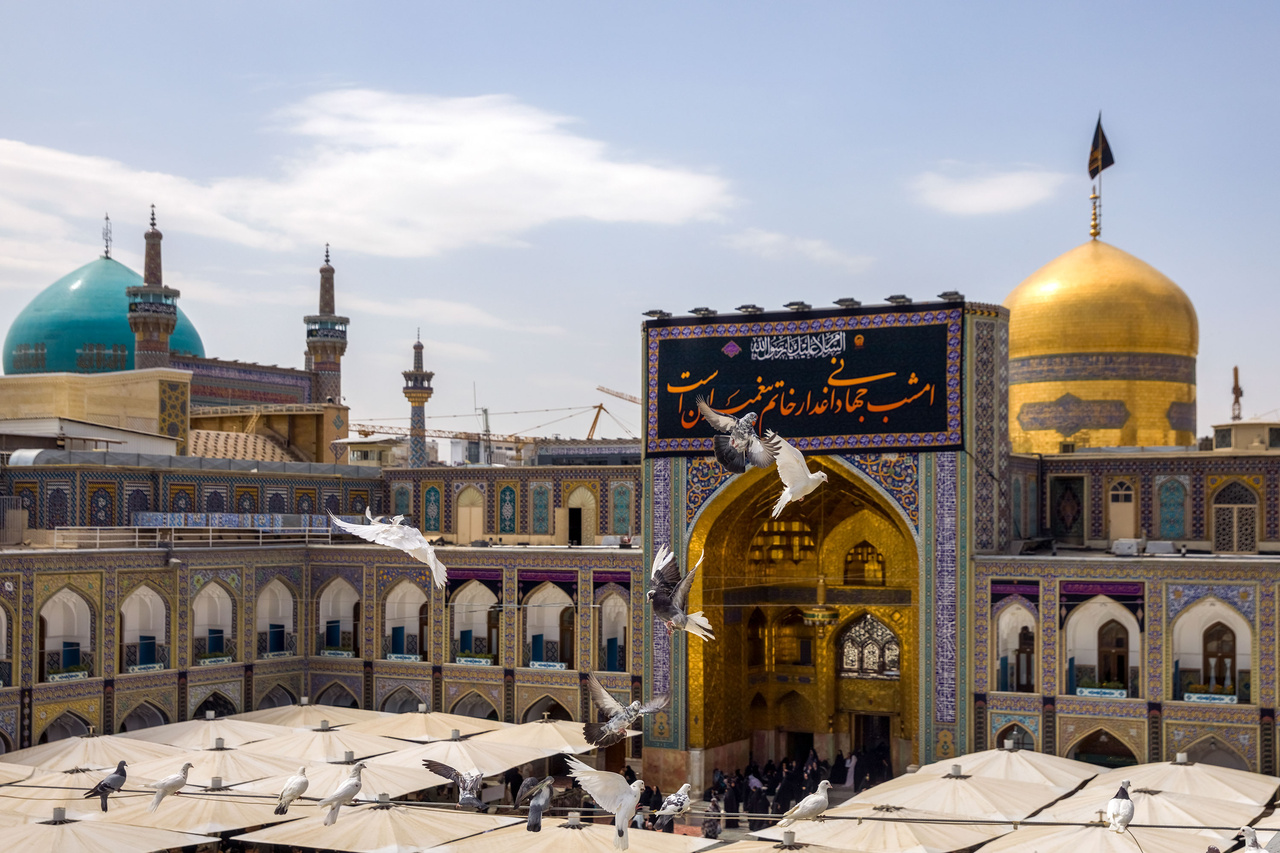 کتیبه آرایی اماکن متبرکه رضوی در دهه پایانی ماه صفر