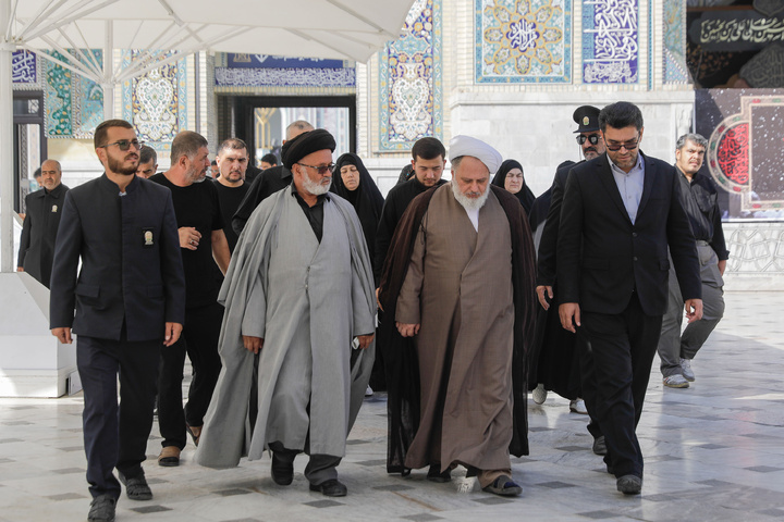 تشرف جمعی از شیعیان ازبکستانی به حرم مطهر رضوی