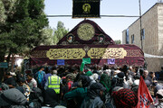 حرم امام رضا(ع)کے قالین بچھانے والے خادموں کی جانب سے موکب کا اہتمام
