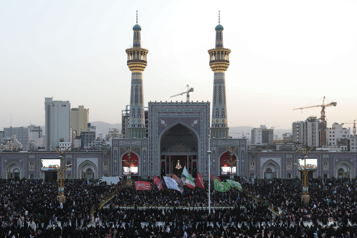 حرم امام رضا(ع) میں شہادت رسول خدا(ص) اور امام حسن مجتبیٰ (ع) کے موقع پر چھار پایہ خوانی کے روایتی مراسم کا انعقاد
