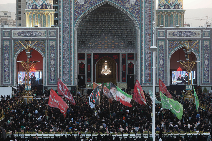 حرم امام رضا(ع) میں شہادت رسول خدا(ص) اور امام حسن مجتبیٰ (ع) کے موقع پر چھار پایہ خوانی کے روایتی مراسم کا انعقاد