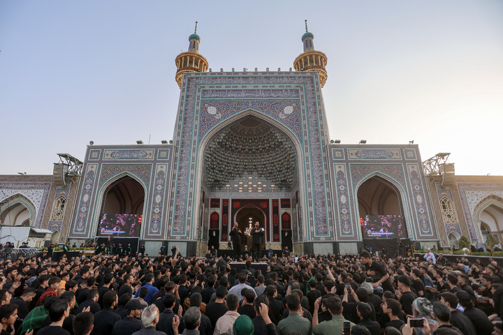 حرم امام رضا(ع) میں شہادت رسول خدا(ص) اور امام حسن مجتبیٰ (ع) کے موقع پر چھار پایہ خوانی کے روایتی مراسم کا انعقاد