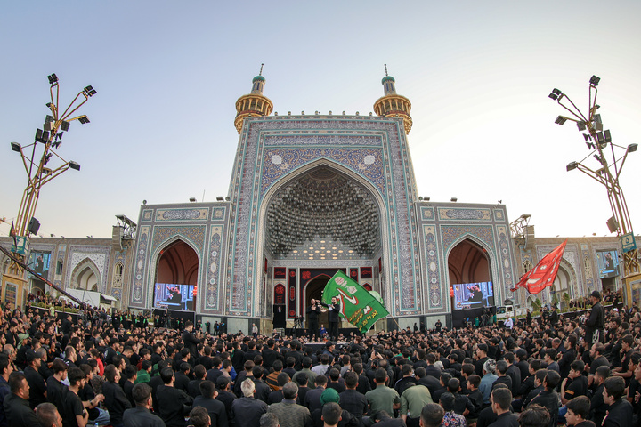 حرم امام رضا(ع) میں شہادت رسول خدا(ص) اور امام حسن مجتبیٰ (ع) کے موقع پر چھار پایہ خوانی کے روایتی مراسم کا انعقاد