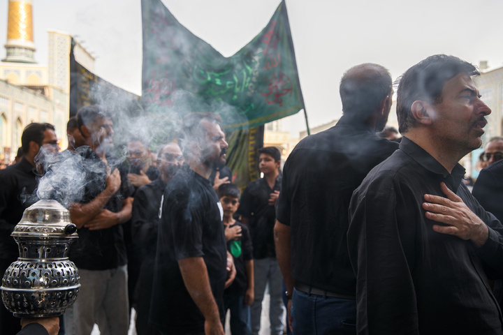 مراسم عزاء يوم استشهاد الإمام الرضا (ع) في الحرم الرضوي الشريف