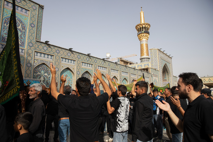 مراسم عزاء يوم استشهاد الإمام الرضا (ع) في الحرم الرضوي الشريف