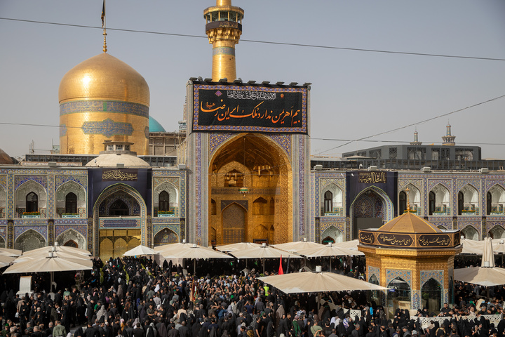 مراسم عزاء يوم استشهاد الإمام الرضا (ع) في الحرم الرضوي الشريف