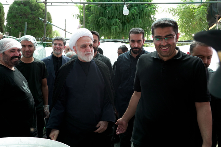 حضور رئيس السلطة القضائية في المواكب القریبة من الحرم الرضوي الشريف