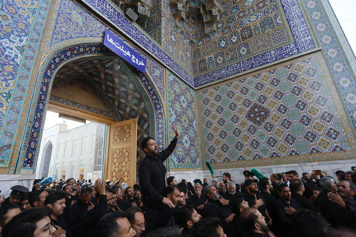 مراسم عزاء يوم استشهاد الإمام الرضا (ع) في الحرم الرضوي الشريف
