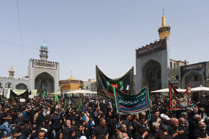 مراسم عزاء يوم استشهاد الإمام الرضا (ع) في الحرم الرضوي الشريف