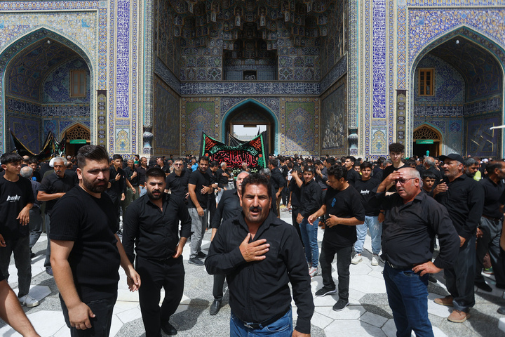مراسم عزاء يوم استشهاد الإمام الرضا (ع) في الحرم الرضوي الشريف