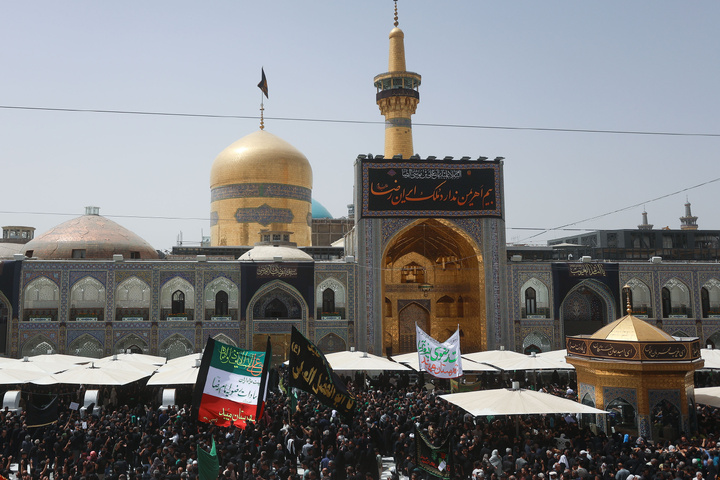 مراسم عزاء يوم استشهاد الإمام الرضا (ع) في الحرم الرضوي الشريف