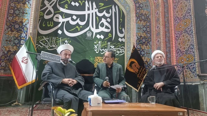إقامة مراسم « حوار بين عالِمَين» الروحانیة في الحرم الرضوي الشریف إقامة مراسم « حوار بين عالِمَين» الروحانیة في الحرم الرضوي الشریف