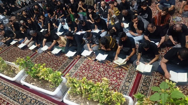 إقامة محفل قرآني خاص بالزائرین العرب في لیلة استشهاد الإمام الرضا (ع) إقامة محفل قرآني خاص بالزائرین العرب في لیلة استشهاد الإمام الرضا (ع)