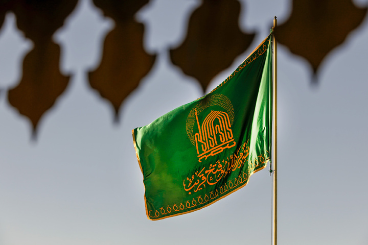 مراسم تغيير راية حرم الإمام الرضا (ع) تزامنا مع الثالث من ربيع الأول