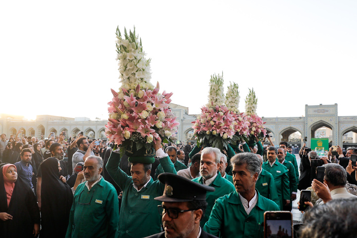 مراسم تغيير راية حرم الإمام الرضا (ع) تزامنا مع الثالث من ربيع الأول