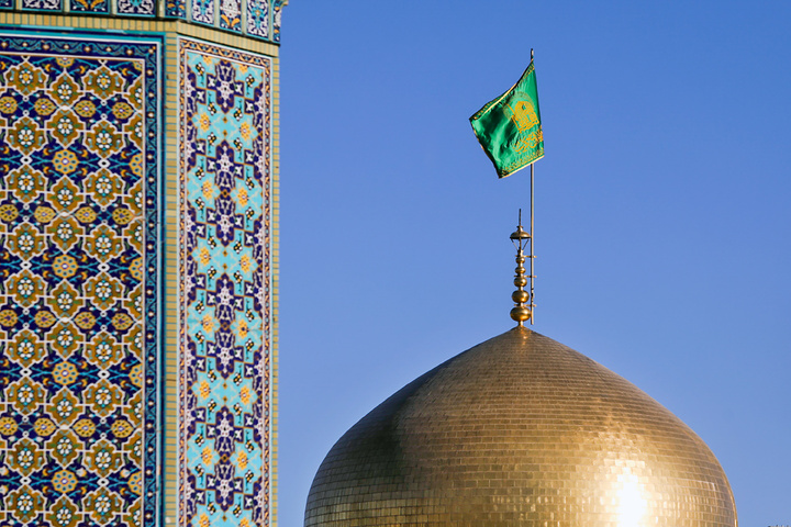 مراسم تغيير راية حرم الإمام الرضا (ع) تزامنا مع الثالث من ربيع الأول