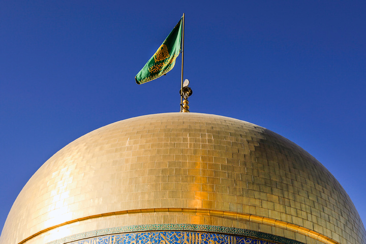 مراسم تغيير راية حرم الإمام الرضا (ع) تزامنا مع الثالث من ربيع الأول