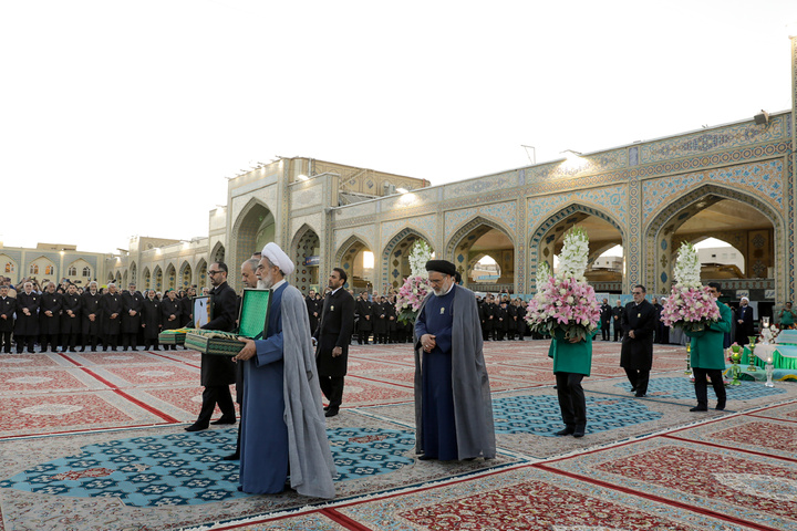 مراسم تغيير راية حرم الإمام الرضا (ع) تزامنا مع الثالث من ربيع الأول