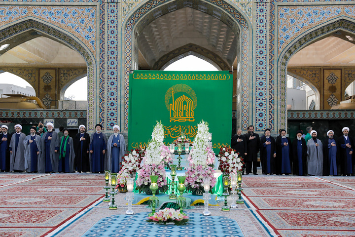 مراسم تغيير راية حرم الإمام الرضا (ع) تزامنا مع الثالث من ربيع الأول