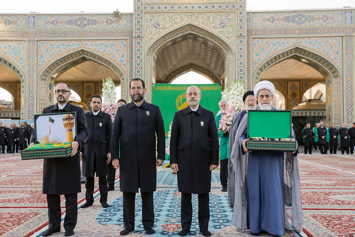 مراسم تغيير راية حرم الإمام الرضا (ع) تزامنا مع الثالث من ربيع الأول