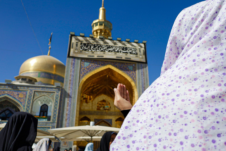 أجواء الحرم الرضوي الشريف في يوم شهادة الإمام الحسن العسكري (ع)