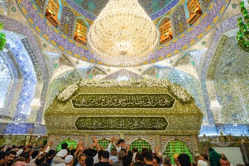 گل آرایی حرم مطهر علوی به مناسبت ولادت پیامبر(ص) و امام صادق(ع)