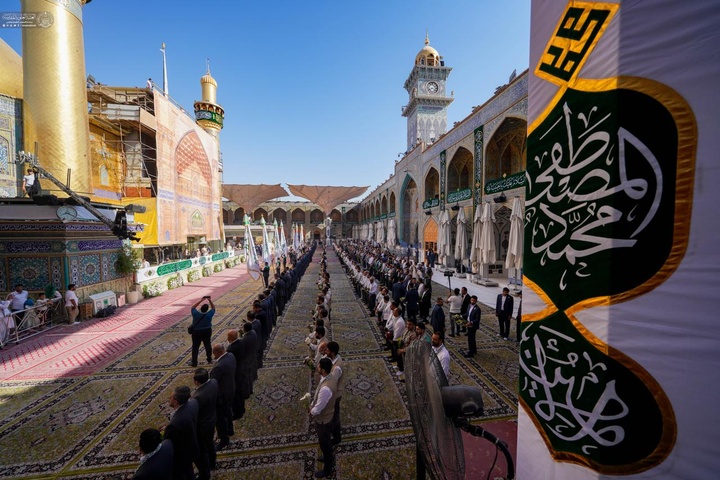 مراسم برافراشتن پرچم ولادت رسول اکرم(ص) در حرم مطهر امیرالمومنین(ع)