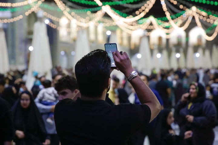 حرم امام رضا(ع) سے چاند گرہن لگنے کے تصویری نظارے