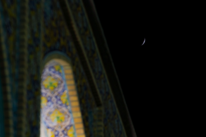 حرم امام رضا(ع) سے چاند گرہن لگنے کے تصویری نظارے