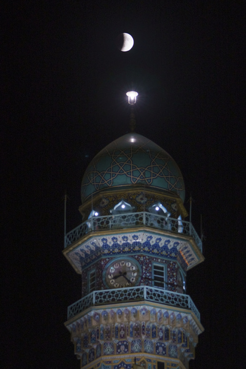 حرم امام رضا(ع) سے چاند گرہن لگنے کے تصویری نظارے