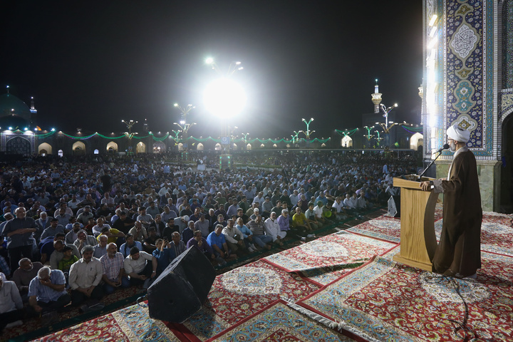 Lunar eclipse marked with congregational Ayat prayer at Imam Reza Shrine