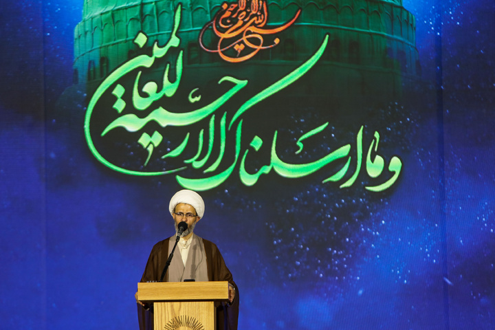 Lunar eclipse marked with congregational Ayat prayer at Imam Reza Shrine