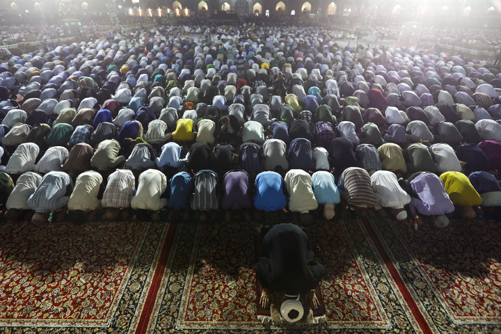 Lunar eclipse marked with congregational Ayat prayer at Imam Reza Shrine