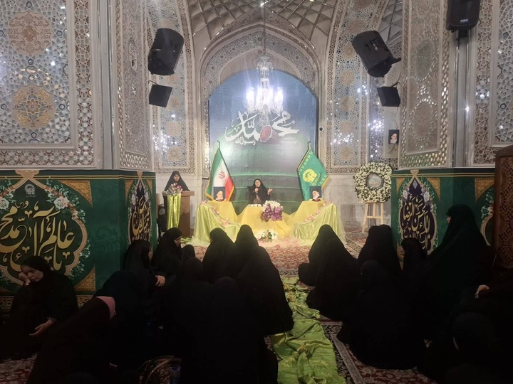 إقامة إحتفال« السیدة النبویة» الکبیر في الحرم الرضوي الشریف 