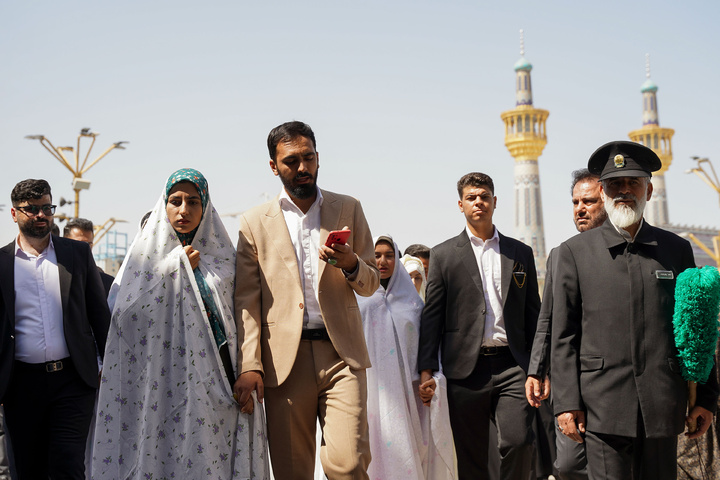 تشرف زوج های جوان به حرم مطهر امام رضا علیه السلام