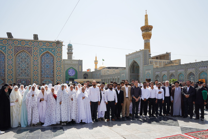 تشرف زوج های جوان به حرم مطهر امام رضا علیه السلام