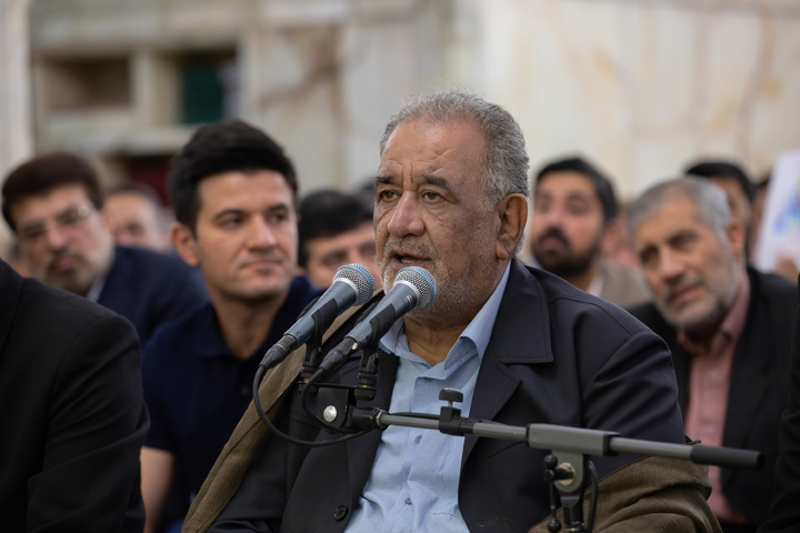 غبار روبی مضجع منور امام رضا علیه السلام