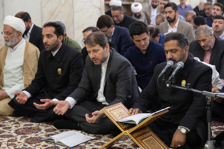 غبار روبی مضجع منور امام رضا علیه السلام