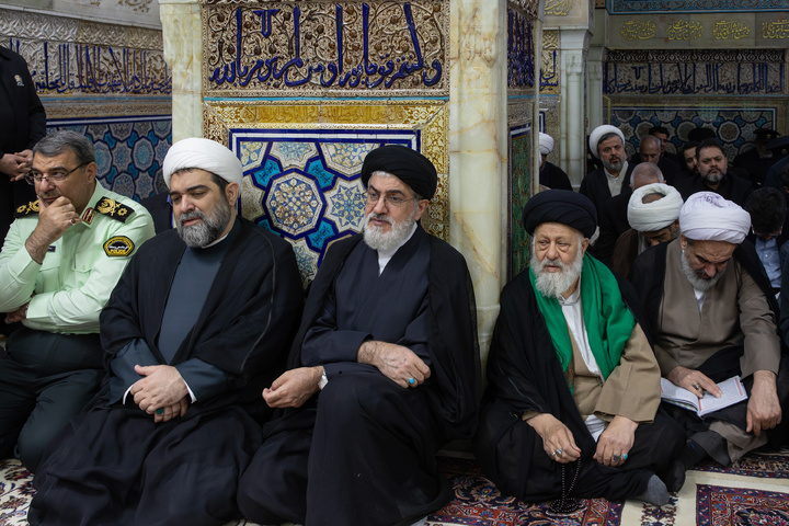 غبار روبی مضجع منور امام رضا علیه السلام